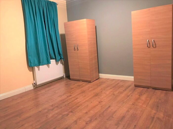 1 Bedroom Flat To Rent In Meads Lane, Seven Kings, Ilford IG3