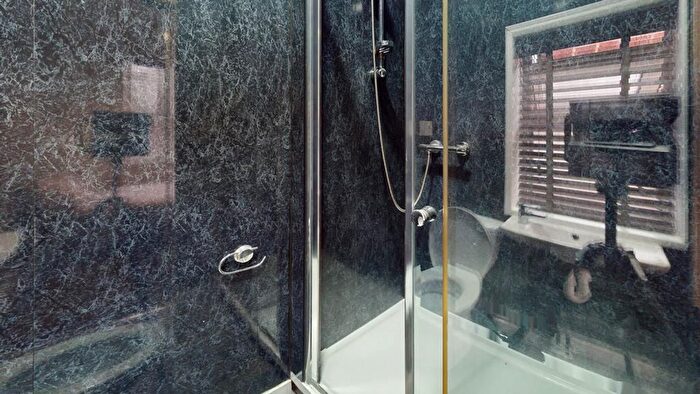 6 Bedroom Semi-Detached House To Rent In Cawdor Road, Manchester, M14