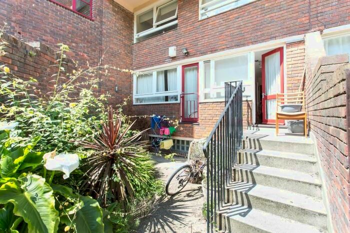 4 Bedroom Flat To Rent In Tayport Close, London, N1