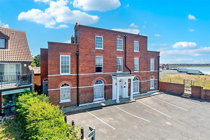 1 Bedroom Flat For Sale In West Street, Queenborough, Kent, ME11