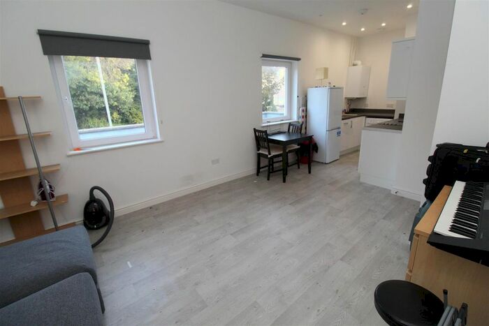 1 Bedroom Flat To Rent In Gold Tops, Newport, NP20