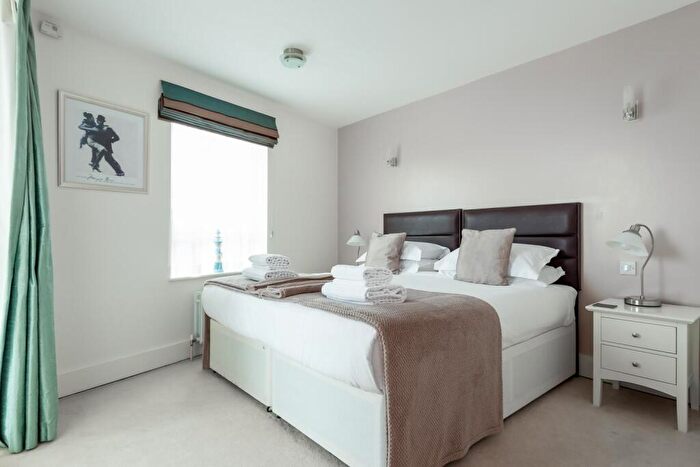 3 Bedroom Apartment For Sale In The Quay, Poole, BH15