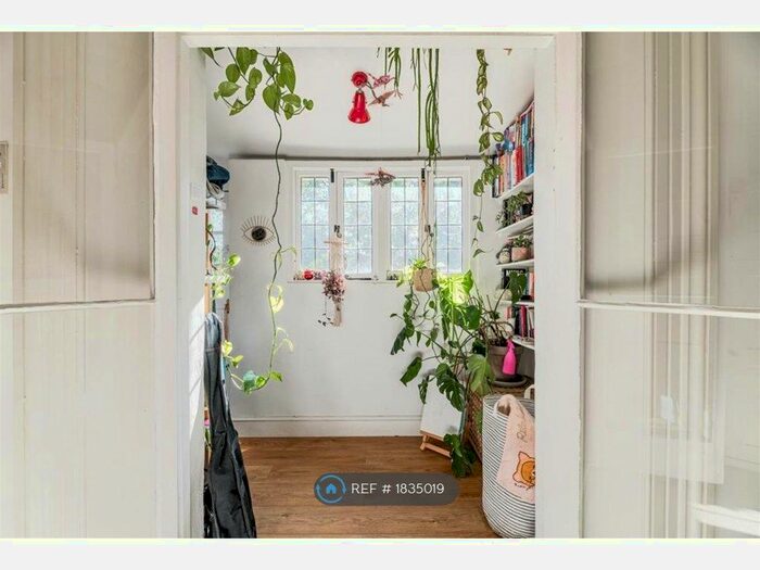 1 Bedroom Flat To Rent In Whipps Cross Road, London, E11