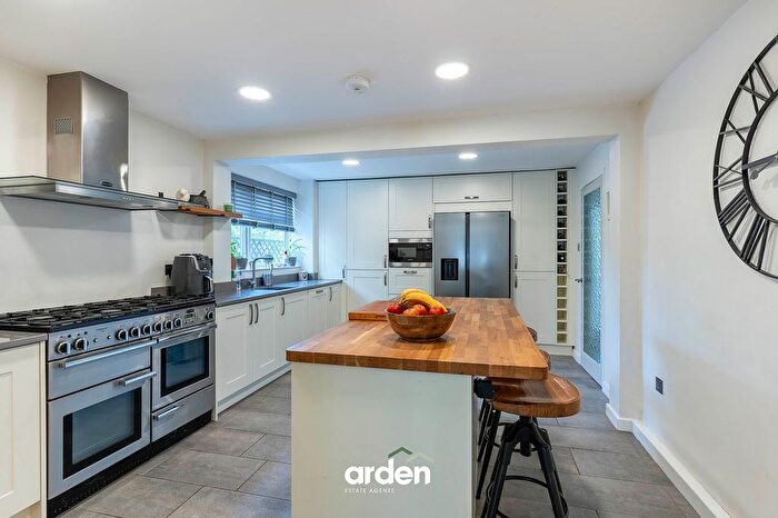 4 Bedroom Link Detached House For Sale In Barnt Green Road, Cofton Hackett, B45