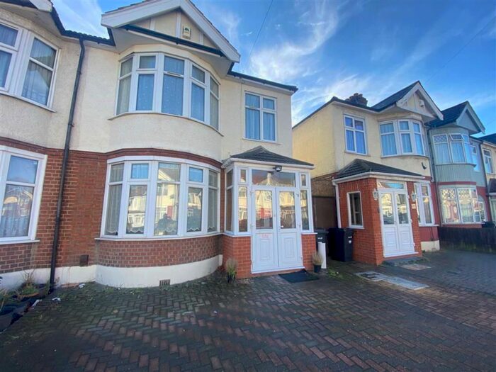 3 Bedroom End Of Terrace House To Rent In Eton Road, Ilford, Essex IG1