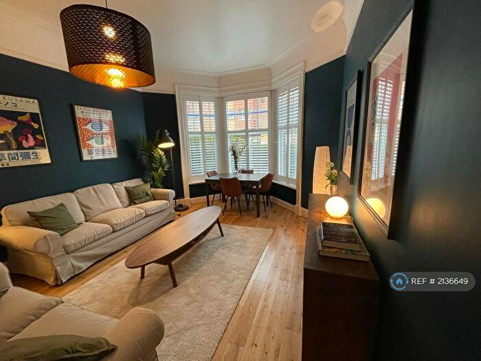 2 Bedroom Flat To Rent In Golfhill Drive, Glasgow, G31