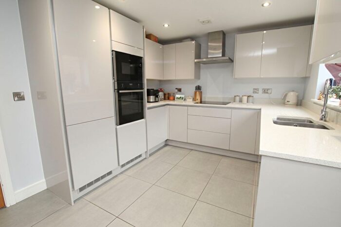 5 Bedroom Semi-Detached House For Sale In Cinder Close, Todmorden, OL14