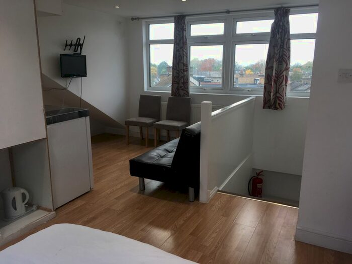 Studio To Rent In Very Near St Marys Road Area, Ealing W5