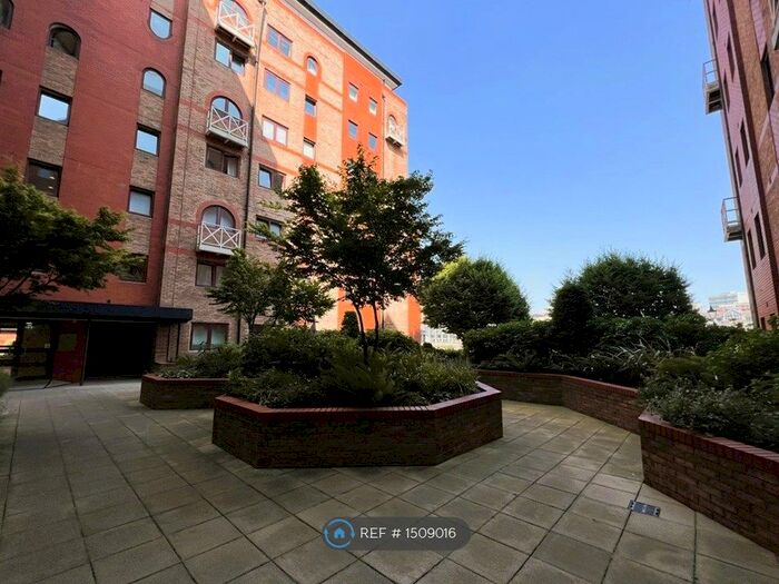 2 Bedroom Flat To Rent In Sailmakers Court, London, SW6