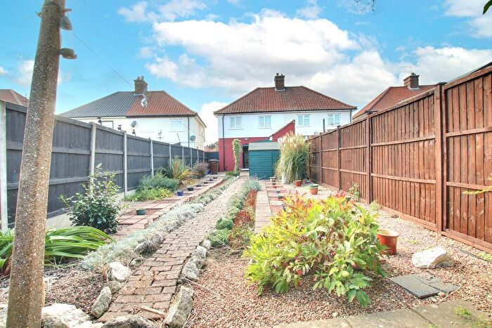 3 Bedroom Semi-Detached House For Sale In Burnsfield Estate, Chatteris, PE16
