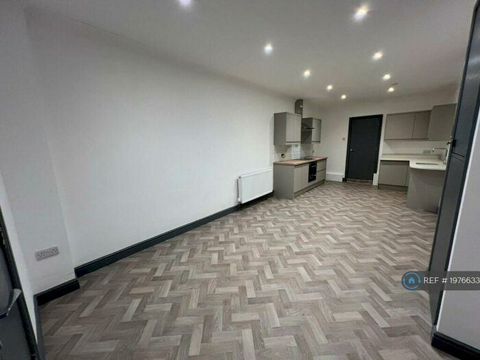 2 Bedroom Flat To Rent In Church Road, Newport, NP19