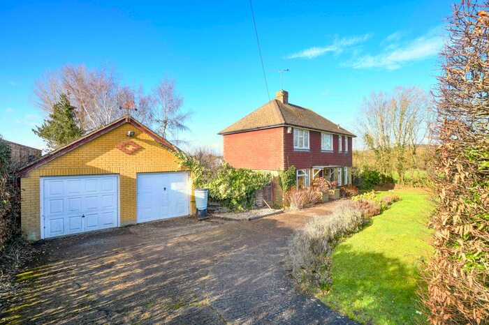 3 Bedroom Detached House For Sale In Pluckley Road, Charing, TN27