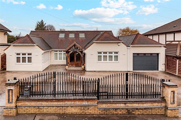 6 Bedroom Detached House For Sale In Poole Road, Hornchurch, RM11