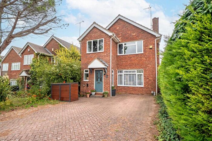 4 Bedroom Detached House For Sale In Brierley Close, Dunstable, Bedfordshire, LU6