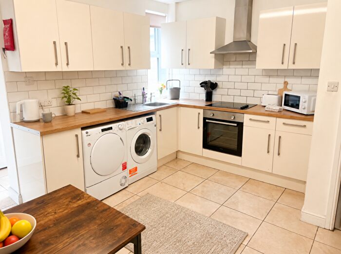 4 Bedroom End Of Terrace House To Rent In Bed // West End Student House, LN1