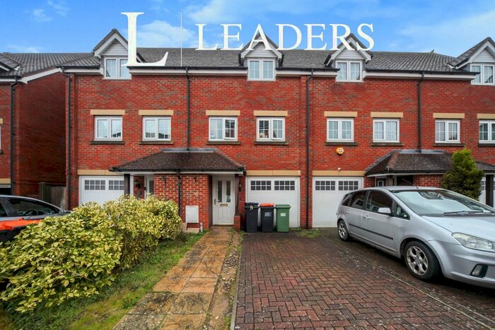 3 Bedroom Town House To Rent In Watling Gardens, Dunstable, LU6