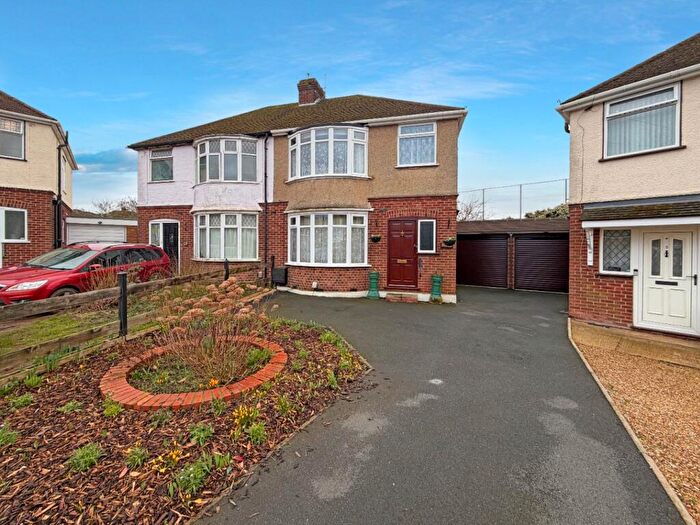 3 Bedroom Semi Detached House For Sale In Warden Hill Gardens, Luton, LU2