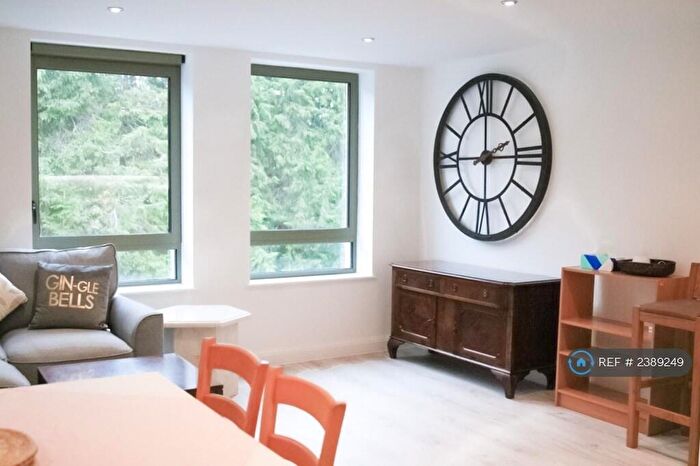 2 Bedroom Flat To Rent In Riverview Court, Bath, BA1