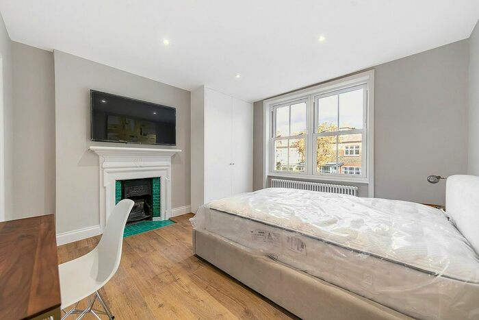2 Bedroom Flat To Rent In Enmore Road, London, SW15