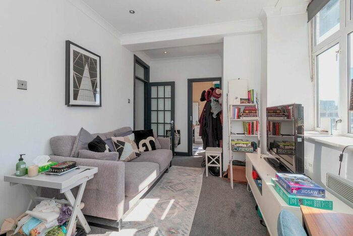 1 Bedroom Flat To Rent In Burne Jones House, - Bennetts Hill, B2