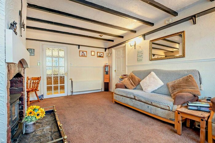 1 Bedroom Detached Bungalow For Sale In High Street, Clearwell, Coleford, GL16