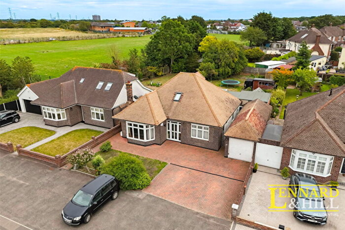 4 Bedroom Detached House For Sale In Stanford Road, Woodside, Grays, RM16