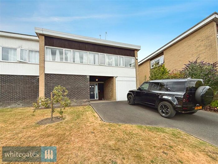 4 Bedroom Semi-Detached House For Sale In Limes Avenue, Staincross, S75