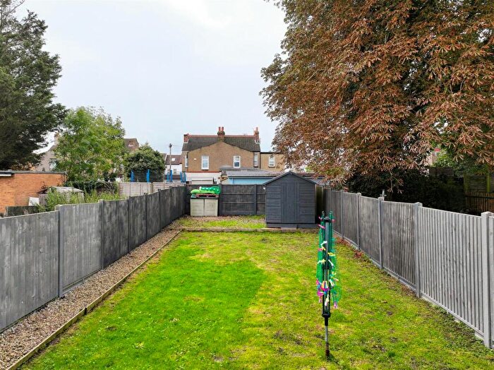 4 Bedroom House To Rent In The Broadway, Harrow, HA3