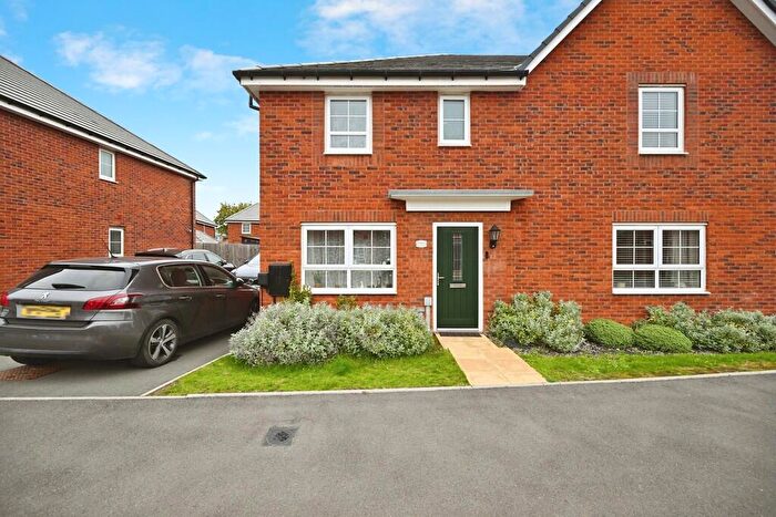 3 Bedroom Semi-Detached House For Sale In Fern Green Close, Rugby, CV22