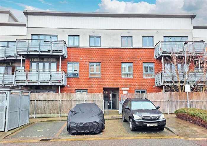 2 Bedroom Flat For Sale In Gunyard Mews, London, SE18