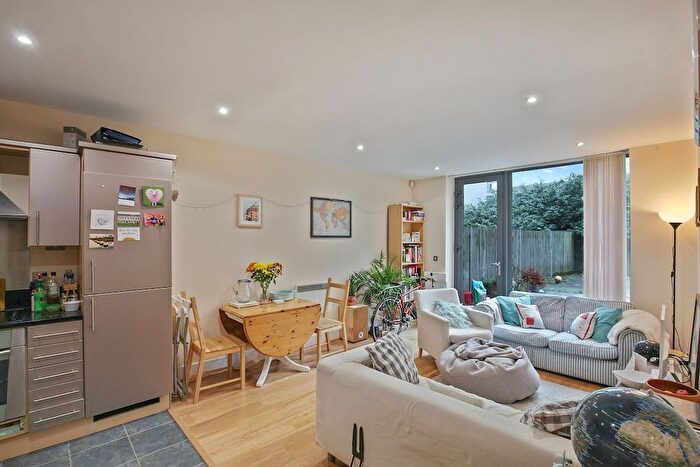 1 Bedroom Flat To Rent In Vesta Court, City Walk, SE1