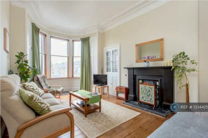 3 Bedroom Flat To Rent In Inverleith Avenue, Edinburgh, EH3