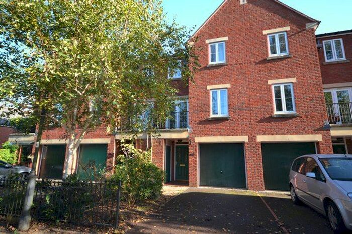 4 Bedroom Town House To Rent In Gras Lawn, Exeter, EX2