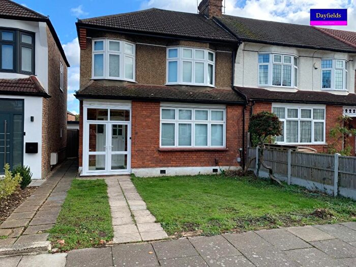 3 Bedroom End Of Terrace House To Rent In Sittingbourne Avenue, London, EN1