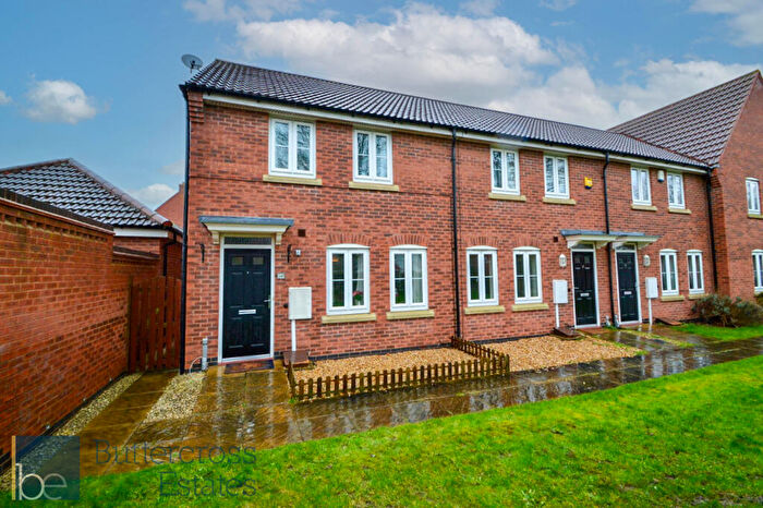 3 Bedroom End Of Terrace House To Rent In Pach Way, Fernwood, NG24