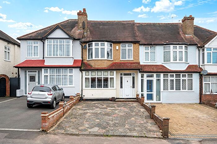 3 Bedroom Terraced House For Sale In Stoneleigh Avenue, Worcester Park, KT4