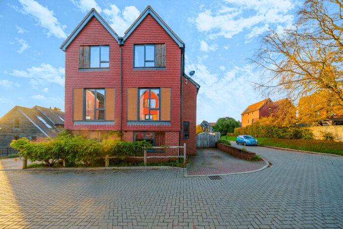 3 Bedroom Flat For Sale In Rosemary Gardens, Godalming, Surrey, GU7