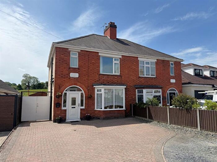 3 Bedroom Semi-Detached House For Sale In Forest Road, Burton-On-Trent, DE13
