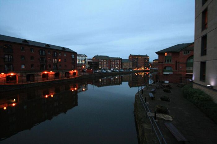 2 Bedroom Flat To Rent In Dock Street, Leeds, West Yorkshire, LS10