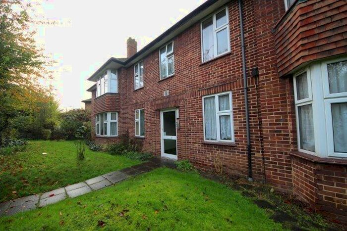 3 Bedroom Flat To Rent In Malden Road, Worcester Park KT4