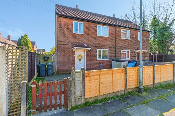 3 Bedroom Semi Detached House For Sale In Kinsale Walk, Manchester, Greater Manchester, M23