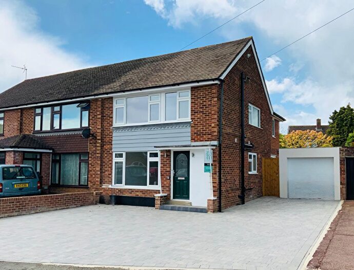 4 Bedroom Semi-Detached House To Rent In Epsom Close, West Malling, ME19