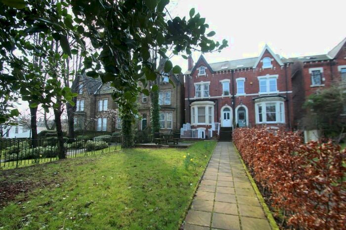 2 Bedroom Flat To Rent In Sholebroke Avenue, Leeds, West Yorkshire, LS7