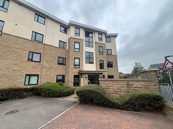 2 Bedroom Flat For Sale In Dock Lane, Shipley, BD17