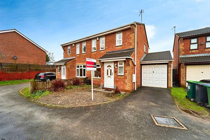 3 Bedroom Semi-detached House For Sale In Snapdragon Drive, Walsall, West Midlands, WS5