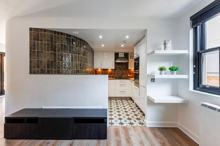 3 Bedroom Flat To Rent In Hobbs Court, Shad Thames, SE1