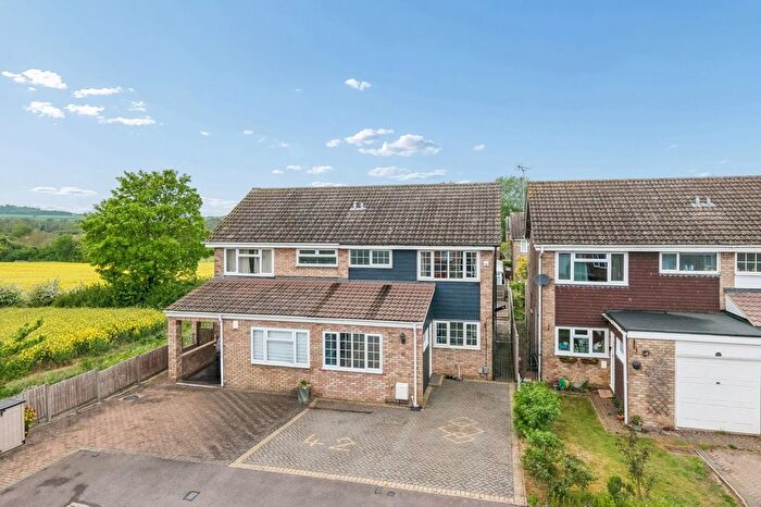 3 Bedroom Semi-detached House For Sale In Kings Hedges, Hitchin, SG5