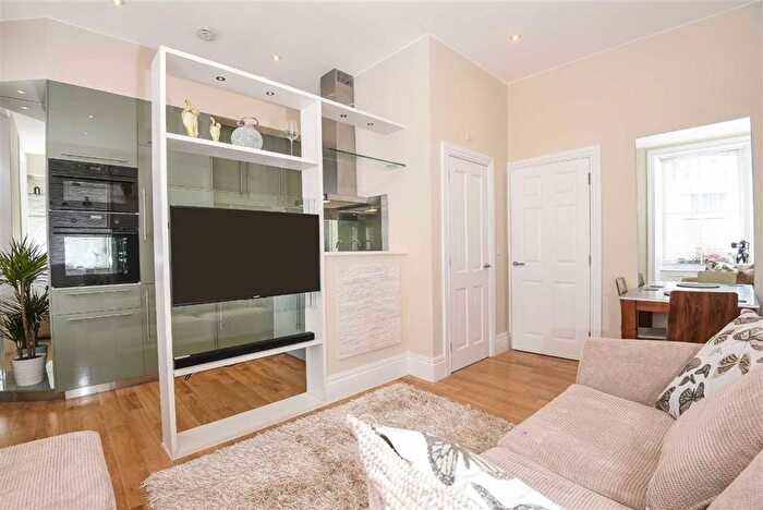 1 Bedroom Flat To Rent In Wells Street, London, W1T