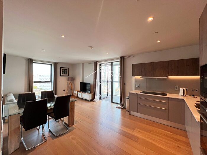 2 Bedroom Flat For Sale In Battersea Park Road, London, SW8