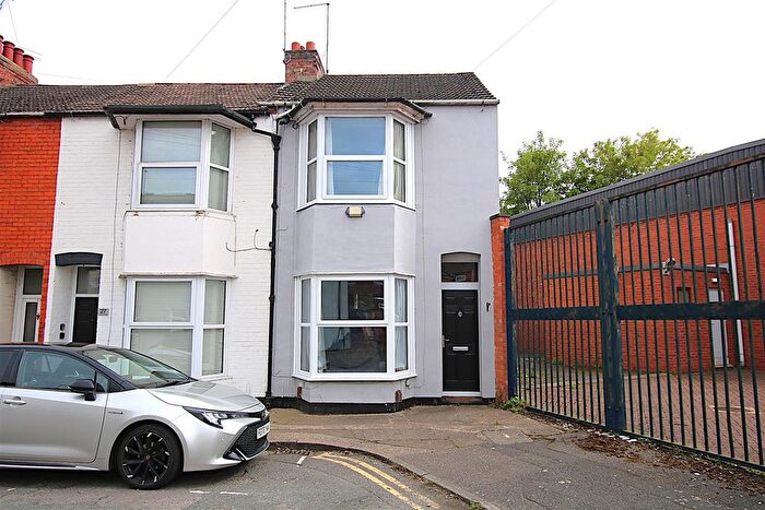 2 Bedroom End Of Terrace House For Sale In Lincoln Road, Northampton, NN5
